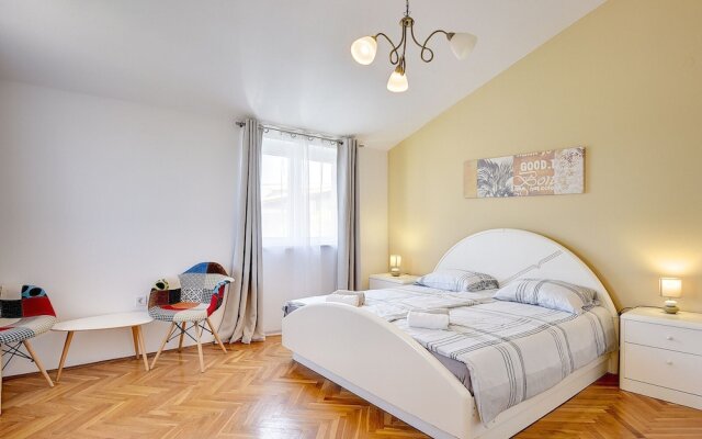 Quaint Holiday Home in Liznjan With Pool