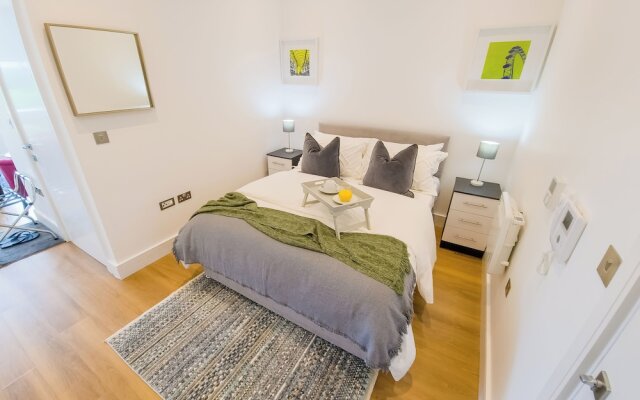 Captivating 1-bed Apartment in Slough With Kingbed