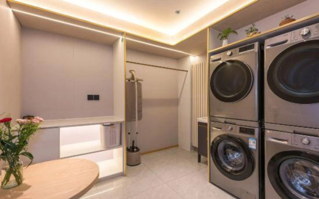 Happy Time Luxury Hotel (Beijing Fengtai Railway Station Jijiamiao Subway Station)