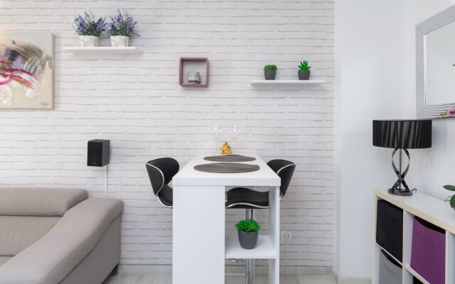 Riviera Village . Stunning 2BR Apartment in Front of Golf Courses