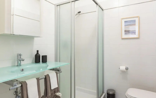 Lake View Terrace Apartment by Rent all Como