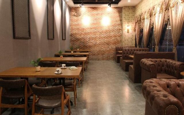 James Joyce Coffetel Qufu Bus Station Branch