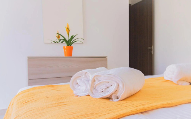 UNIQUE 2 Bedroom in AMAZING location NEAR the SEA