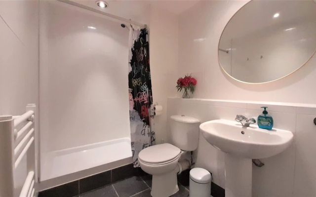 Sleek 1 Bed Apartment - Birmingham
