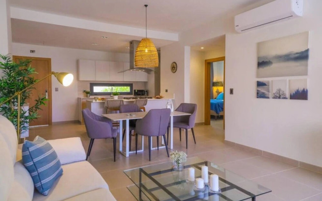 Spacious Modern Apartment With Private Picuzzi