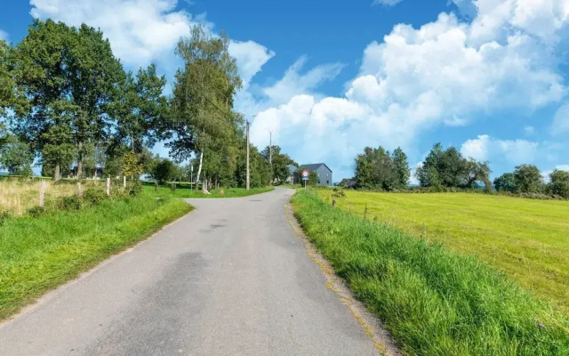 Spacious Getaway Near Spa F1
