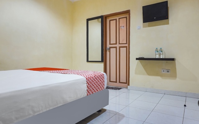 OYO 90923 Makassar Cottage – Guest Rooms – Makassar