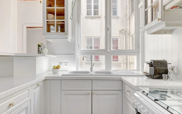 Charming 1BR Near Latin Quarter