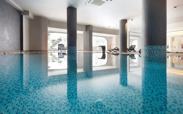 Lalila Blue Suites