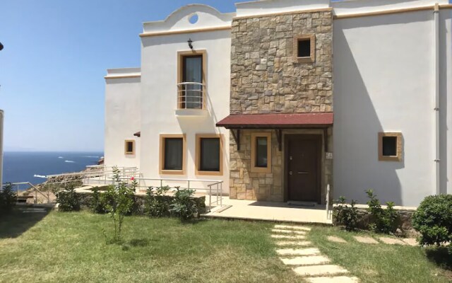 Villa with Hot Tub in Peninsula