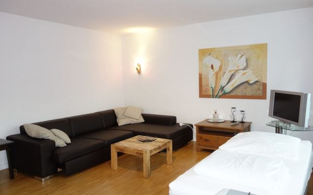 Tolstov-Hotels Large 3 Room Apartment