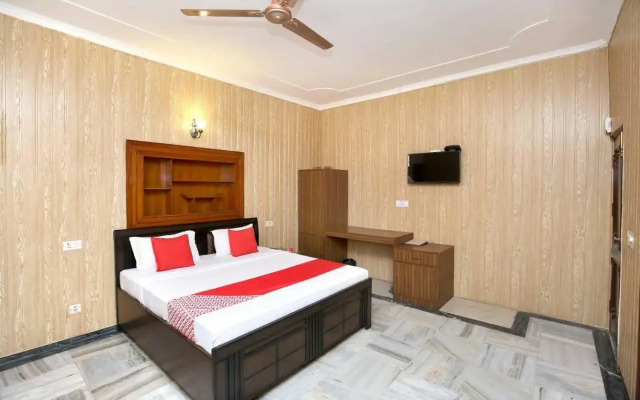 Oyo Flagship 808230 Komfort Villa
