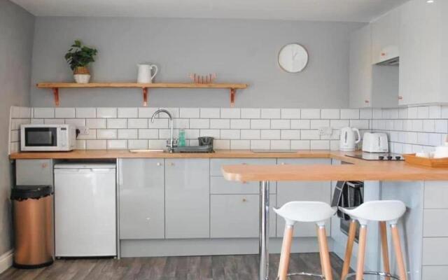 1-bed Apartment in Helston - Resturant and Golf