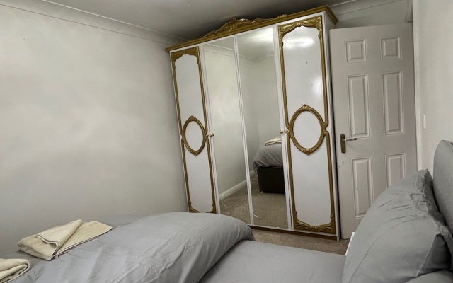 Romford Contractor / Family House