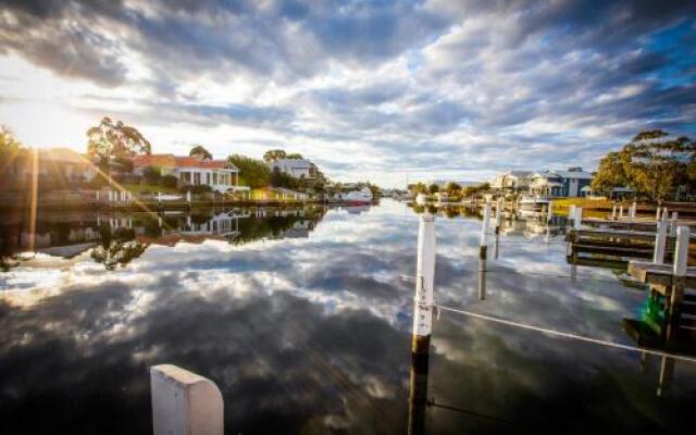 Captains Cove Waterfront Apartments