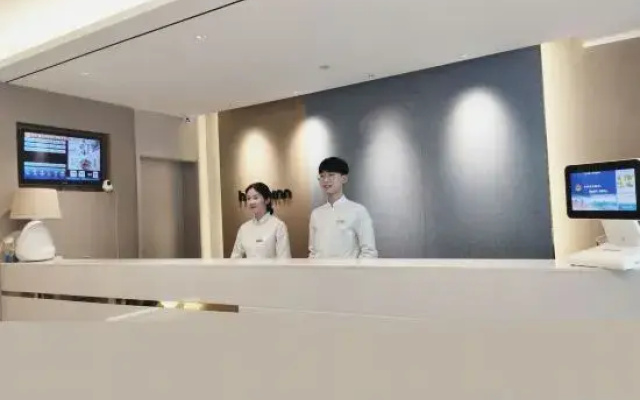 Home Inn Cangshan Zhongxin Road Commercial Street Branch