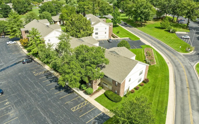 Dream Weaver 2 Bedroom Condo by RedAwning