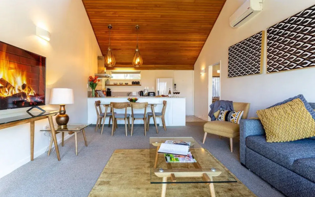Alpine Gold With Incredible Lake Views SPA