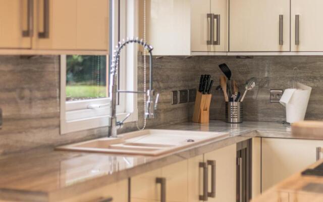 Juniper Lodge with Hot Tub