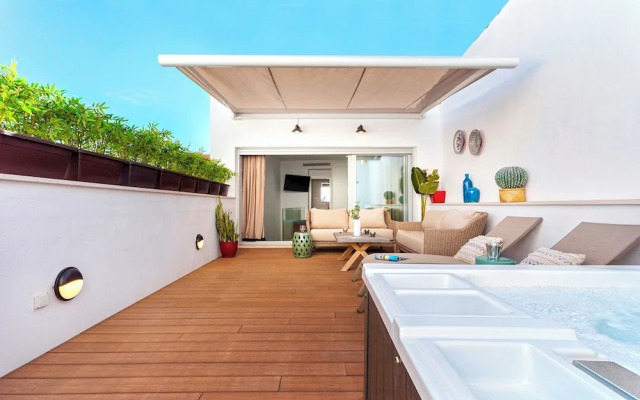 Marvelous 2-bedroom Apartment With Terrace in Triana. Castilla II