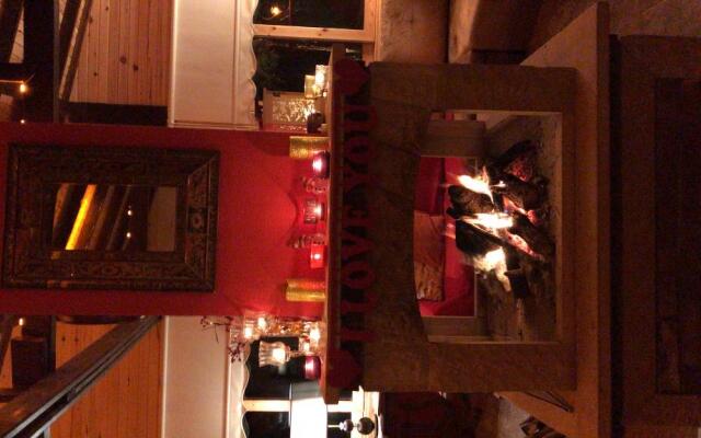 Sweet Home River Hotel