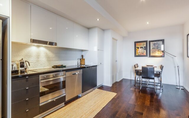 Stylish 2 Bed 2 Bath Parking Wifi Pool