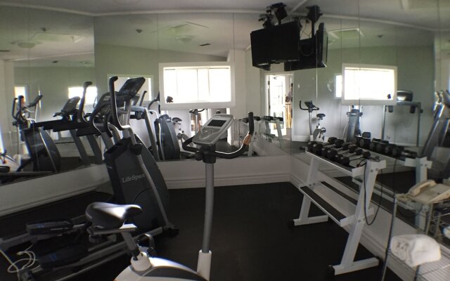 Super 8 Mt Hope Hamilton Intl Arpt ON