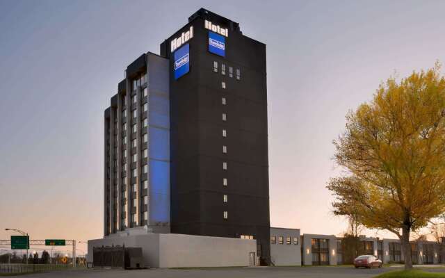 Travelodge by Wyndham Hotel & Convention Centre Quebec City