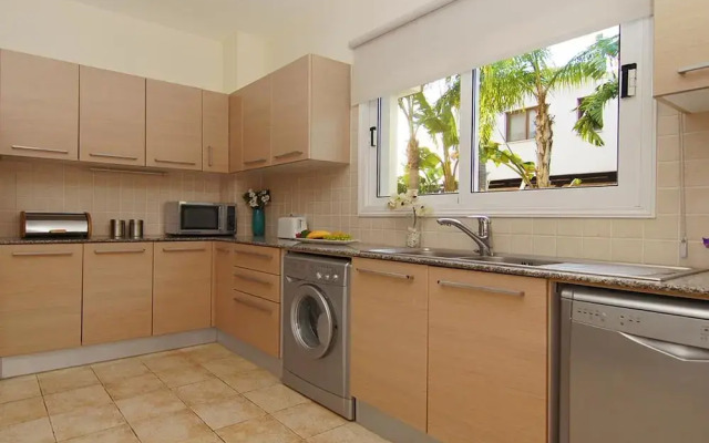 Cleopatra Paralimni in Paralimni