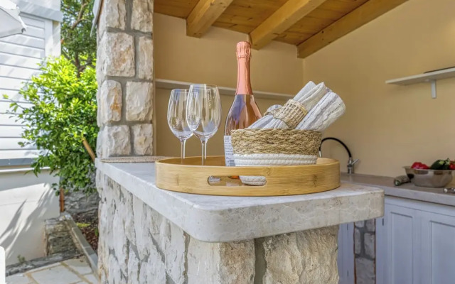 Charming Island Villa Alba