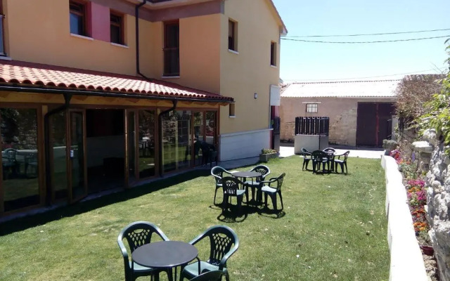 Hornillos Meeting Point (Pilgrim Hostel)