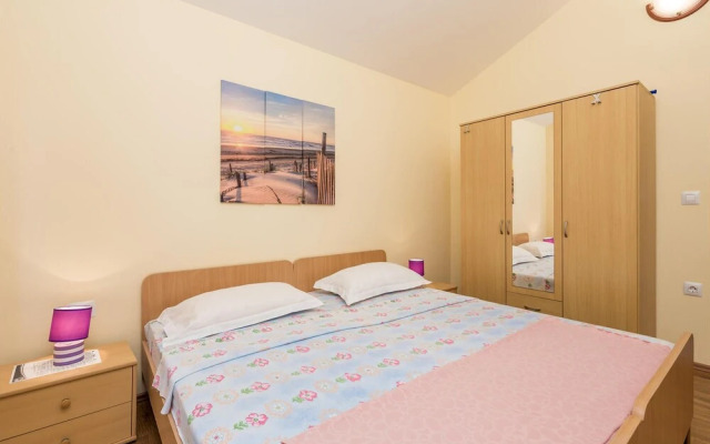 Beautiful Home in Lukovo Sugarje With Wifi and 1 Bedrooms
