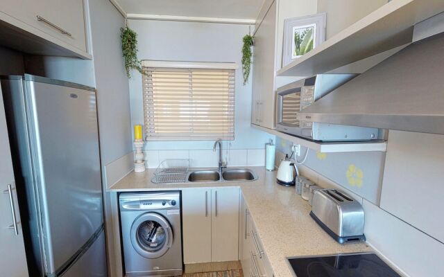 Luxury on the Beach, Lagoon Beach