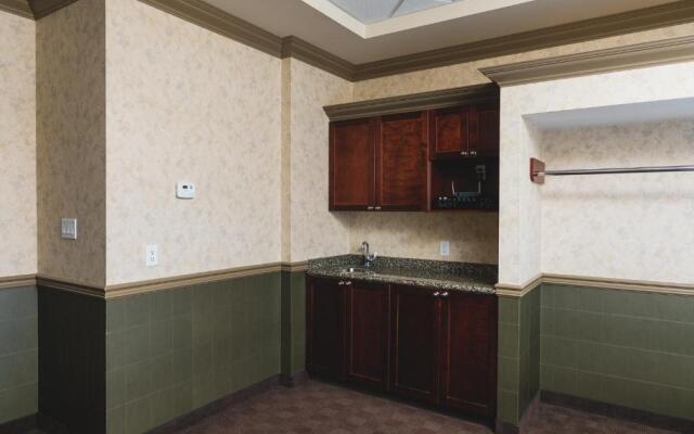 Redwood Inn & Suites - Grande Prairie