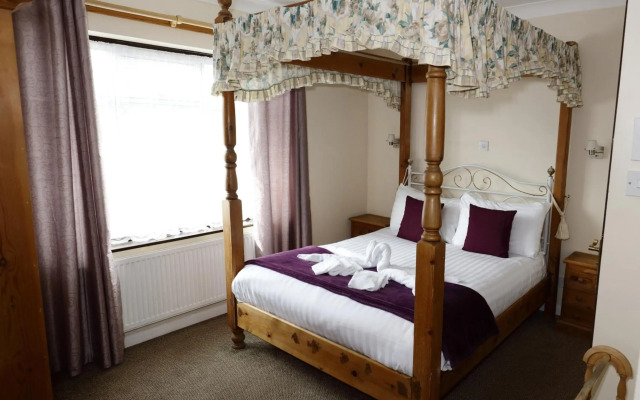 Aylesbray Lodge