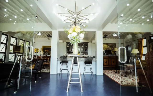 Zeller Court Apartelle