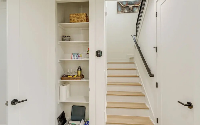 Modern Austin Retreat w/ Heated Cowboy Pool!