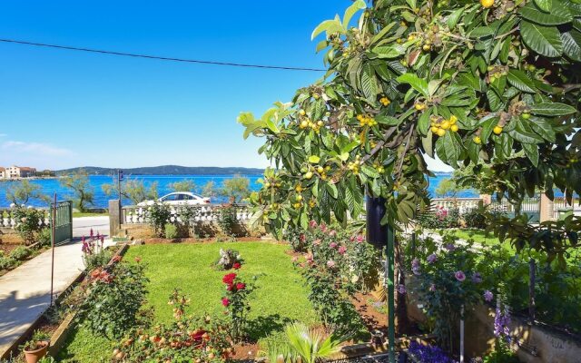 Holiday House Anica