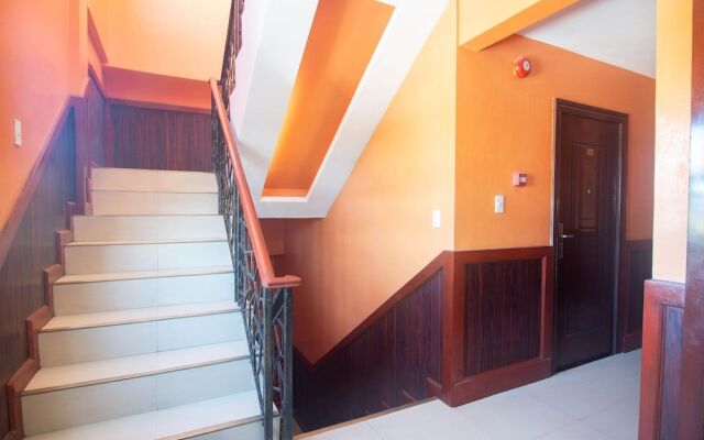 Oyo 159 San Remigio Pensionne Suites