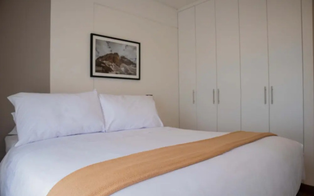 w Beautiful 3BR w Balcony in San Isidro
