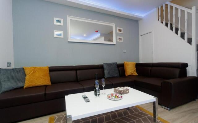 TOWLER HOUSE APARTMENTS 6 beds in 3 bedrooms