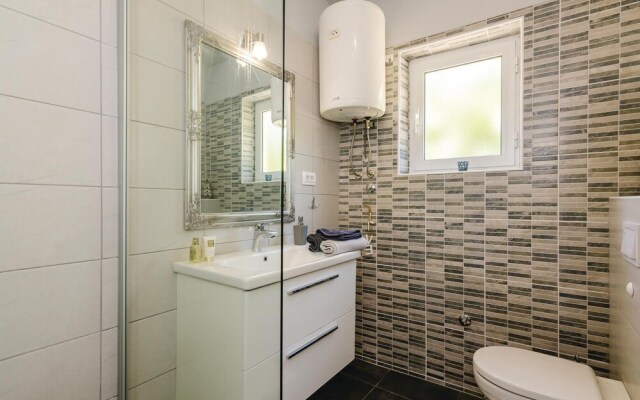 Amazing Home in Lovorno With Wifi and 4 Bedrooms