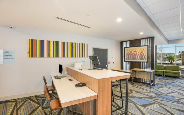 Holiday Inn Express & Suites Jacksonville - Town Center by IHG