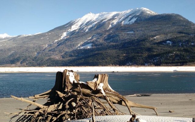 Mulvehill Creek Wilderness Inn