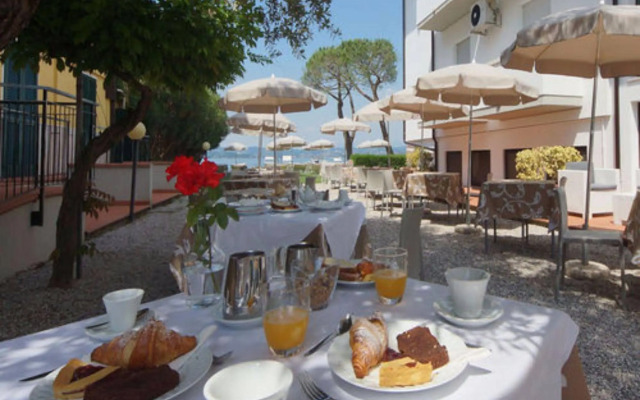Hotel Saviola