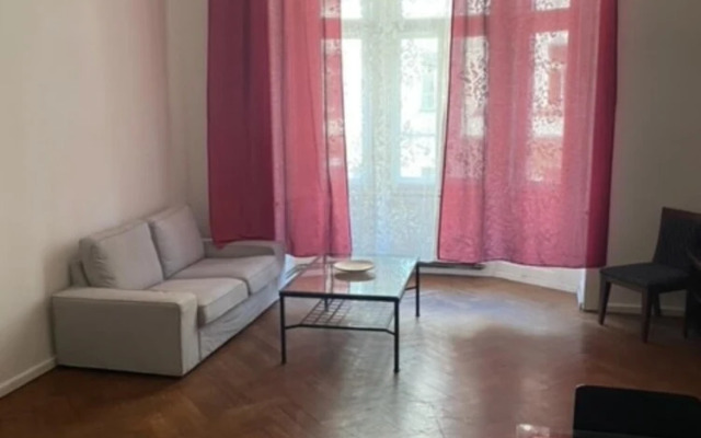 Large 3 Bedroom Family Apartment With Balcony
