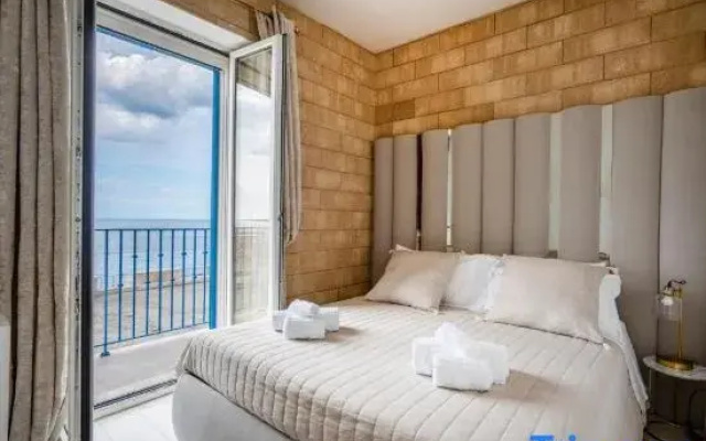 Terra | 2-Bedroom with Shared Kitchen & Balcony – Seafront Location