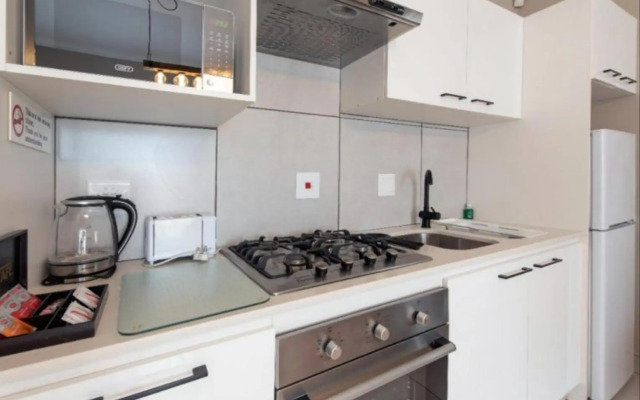 Kelly's Beachfront Apartments