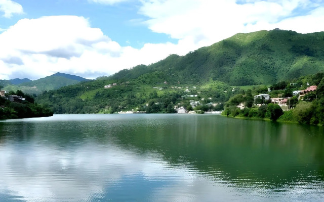 Hotel Lake Inn - A Luxury Lake View Hotel