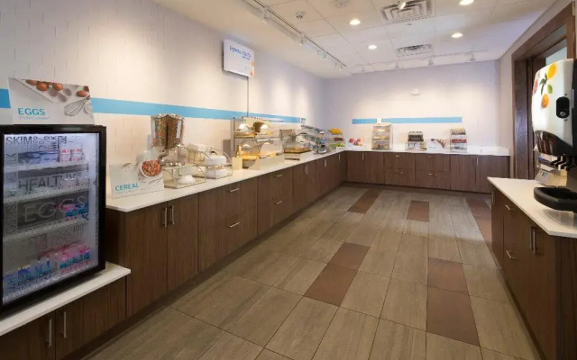 Holiday Inn Express Hotel & Suites Bay City by IHG